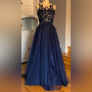 Dark/navy blue prom dress.